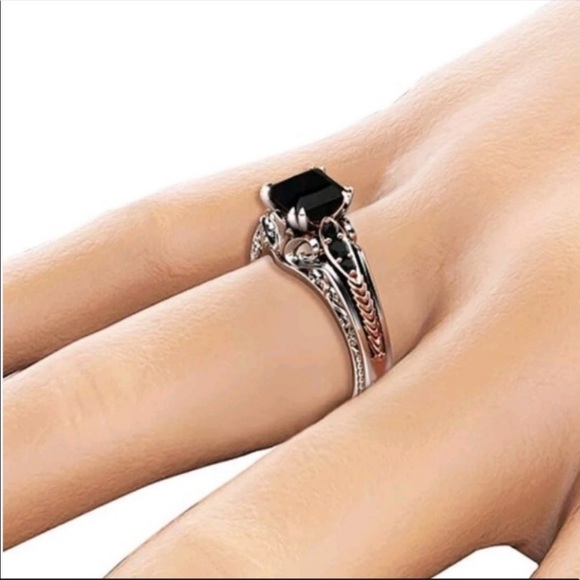 ☆☆Silver & gold tone black sapphire women’s ring - Picture 4 of 4
